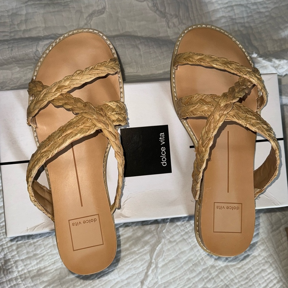 Dolce Vita Nebi Raffia Sandal